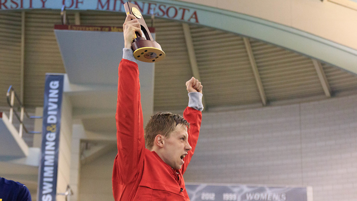 Ipsen celebrates his NCAA individual title in the 1,650-yard freestyle.