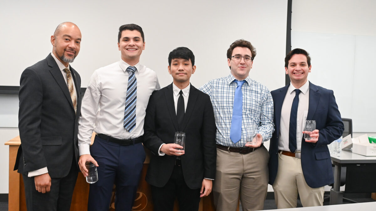 Team Saint Gobain wins fan favorite in senior design